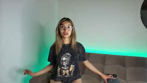 Snapshot of karol_goode chatting on October 28, 3:32 am karol_goode online show from October 28, 3:32 am