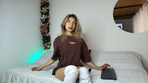 Snapshot of karol_goode chatting on December 4, 8:17 pm karol_goode online show from December 4, 8:17 pm