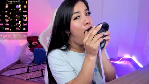 Snapshot of karol_ivonne chatting on December 12, 11:25 pm karol online show from December 12, 11:25 pm