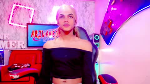 Snapshot of karol_vanessa__ chatting on May 21, 11:17 am karol Vanessa online show from May 21, 11:17 am