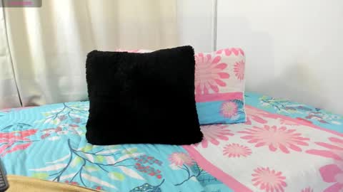 Snapshot of karol_w10 chatting on March 4, 1:45 am karol_w10 online show from March 4, 1:45 am