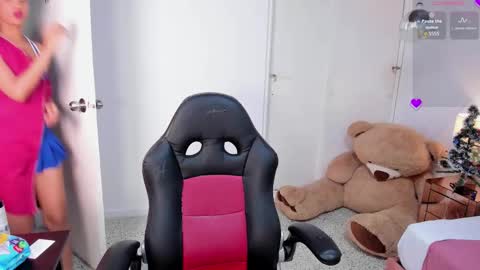 Snapshot of karolebonyy chatting on December 1, 1:49 pm Karol online show from December 1, 1:49 pm