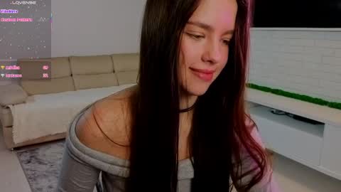 Snapshot of karoledemara chatting on April 1, 1:41 pm Molly online show from April 1, 1:41 pm