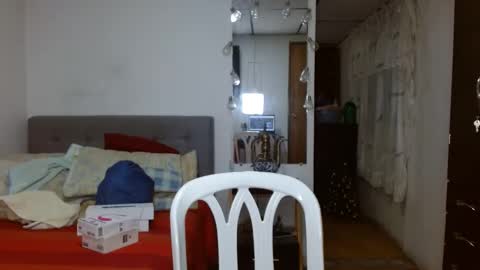 Snapshot of karolhot_x chatting on December 23, 4:33 am karol online show from December 23, 4:33 am