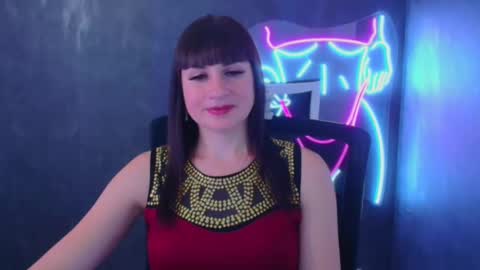 Snapshot of karolina_mia chatting on December 5, 9:39 am Caroline online show from December 5, 9:39 am