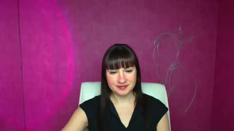 Snapshot of karolina_mia chatting on December 22, 6:49 am Caroline online show from December 22, 6:49 am