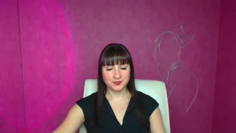 Snapshot of karolina_mia chatting on December 22, 9:55 am Caroline online show from December 22, 9:55 am