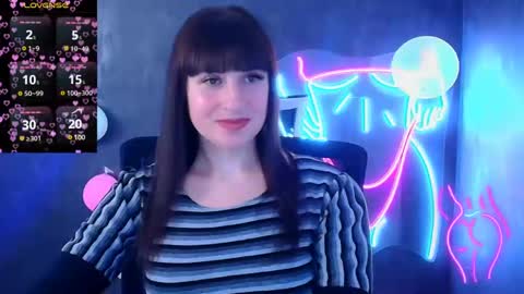 Snapshot of karolina_mia chatting on March 6, 9:36 am Caroline online show from March 6, 9:36 am