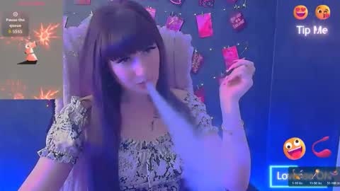 Caroline online show from April 8, 11:32 am