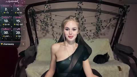 KarolinaHayes online show from March 5, 5:53 pm