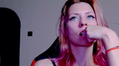 karoline121 online show from November 23, 9:58 pm