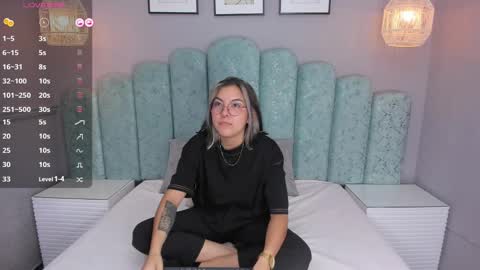 Snapshot of karoll_santos chatting on December 13, 8:30 am Karol Santos online show from December 13, 8:30 am