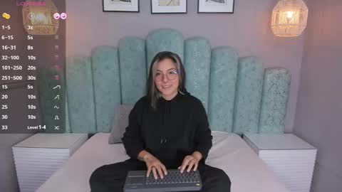 Snapshot of karoll_santos chatting on December 24, 4:44 am Karol Santos online show from December 24, 4:44 am