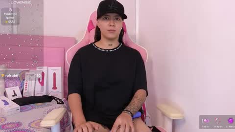 Snapshot of karollhorny chatting on March 6, 7:54 pm Karol online show from March 6, 7:54 pm