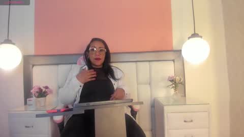 Snapshot of karolwest_ chatting on November 10, 12:26 pm karolwest_ online show from November 10, 12:26 pm