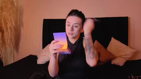 kassandra james online show from December 19, 1:18 pm