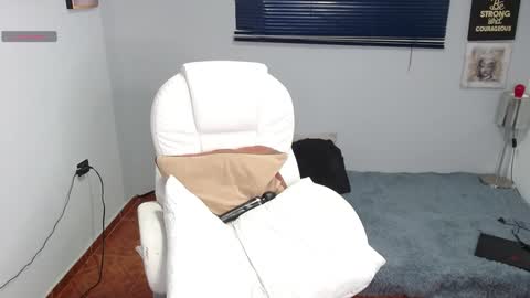 Snapshot of kataley4 chatting on January 8, 12:06 am kataley4 online show from January 8, 12:06 am