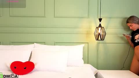 Snapshot of kataliina_18 chatting on February 4, 11:38 am Kat online show from February 4, 11:38 am