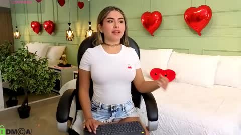 Snapshot of kataliina_18 chatting on February 9, 11:47 am Kat online show from February 9, 11:47 am