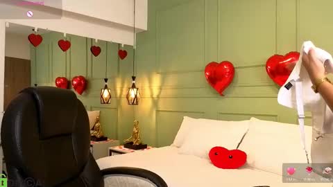 Snapshot of kataliina_18 chatting on February 12, 11:38 am Kat online show from February 12, 11:38 am