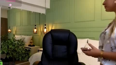 Snapshot of kataliina_18 chatting on February 18, 11:50 am Kat online show from February 18, 11:50 am