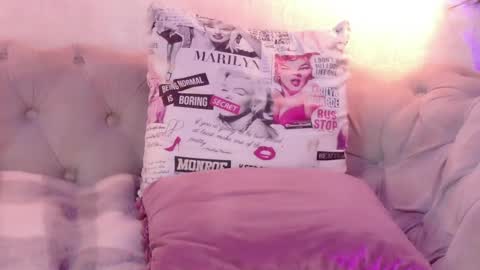 katalinalee_ online show from March 31, 9:15 pm