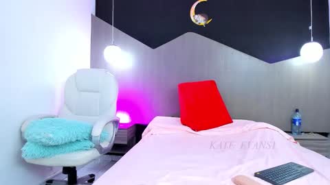 Snapshot of kate_evans1 chatting on March 21, 10:09 am Kate Evans online show from March 21, 10:09 am