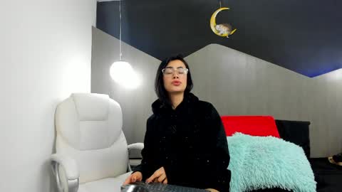 Snapshot of kate_evans1 chatting on April 6, 10:16 am Kate Evans online show from April 6, 10:16 am