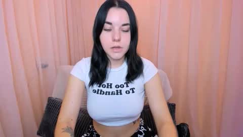 Snapshot of kate_ree_ chatting on November 18, 7:35 am KATE online show from November 18, 7:35 am