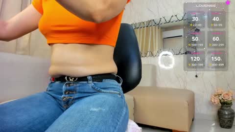 Snapshot of kate_roose chatting on January 7, 1:03 pm kate_roose online show from January 7, 1:03 pm