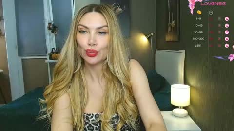 Snapshot of kate_space chatting on April 19, 6:10 pm Therapist online show from April 19, 6:10 pm
