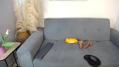 Kate  online show from March 28, 1:43 pm