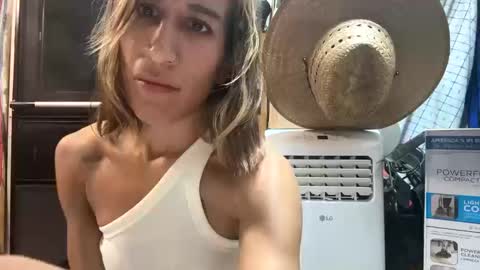 Snapshot of katelinxxx chatting on October 10, 3:38 am Katelin online show from October 10, 3:38 am