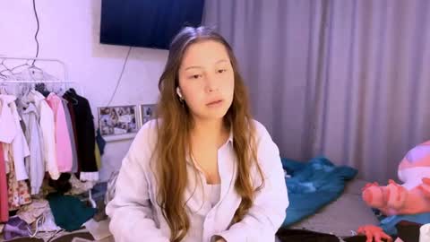 Snapshot of katelynnsanghez chatting on June 3, 2:33 pm Eshly online show from June 3, 2:33 pm