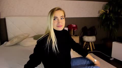 KateOwyns online show from December 4, 1:09 pm