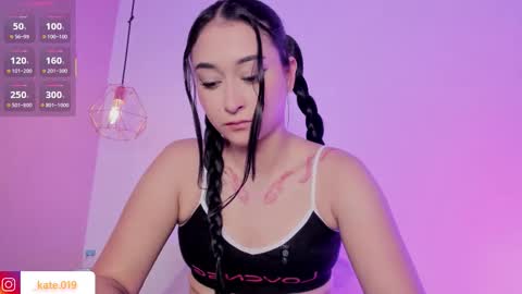 Snapshot of kateryn_bale chatting on March 25, 8:04 pm kateryn_bale online show from March 25, 8:04 pm