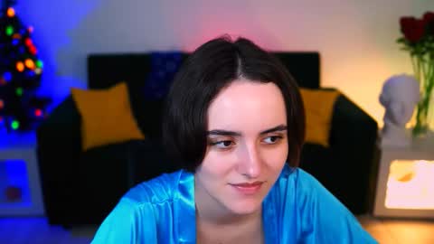 katewillows online show from January 13, 4:29 am