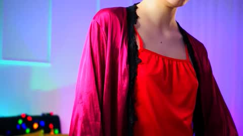 katewillows online show from February 7, 4:49 am