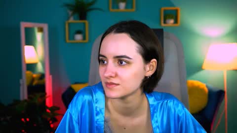 katewillows online show from February 15, 4:53 am