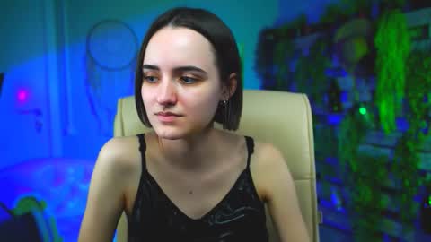 katewillows online show from March 29, 8:25 am