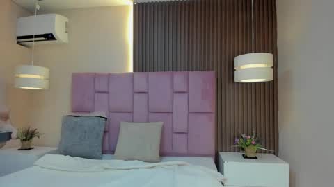   online show from December 3, 11:30 am