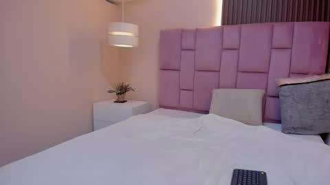   online show from December 4, 11:41 am