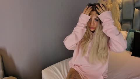 KatheGomez  online show from December 24, 8:38 pm