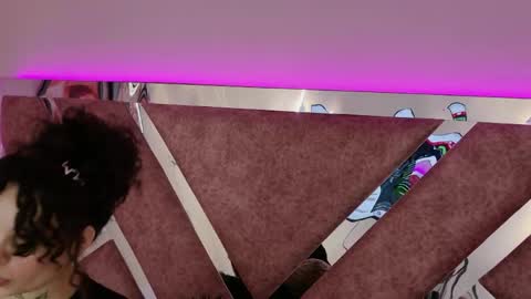 KatheGomez  online show from April 11, 7:45 am