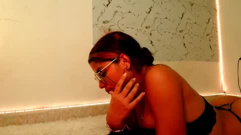 Snapshot of katherine_blake chatting on September 17, 5:14 pm Katherine Blake online show from September 17, 5:14 pm