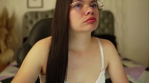 Snapshot of kathh_latorre chatting on February 6, 1:14 pm kathh_latorre online show from February 6, 1:14 pm