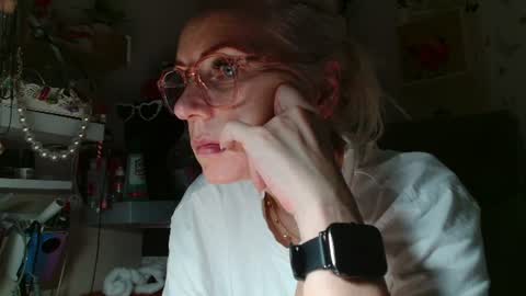 Snapshot of kathleenedwards chatting on July 1, 7:43 am Kathleen online show from July 1, 7:43 am