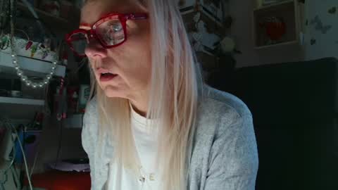 Snapshot of kathleenedwards chatting on July 5, 5:47 am Kathleen online show from July 5, 5:47 am