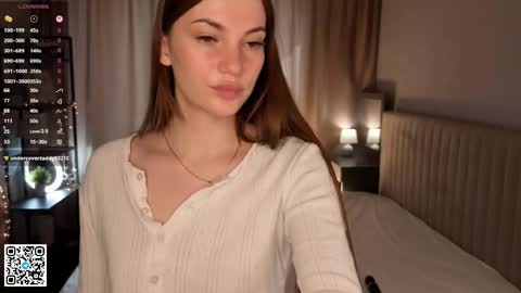 Lola online show from April 11, 7:45 am