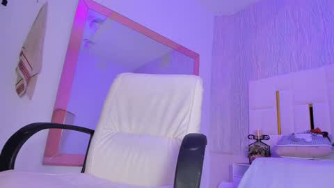 Snapshot of kathy18_ chatting on December 14, 3:18 am Kathy online show from December 14, 3:18 am